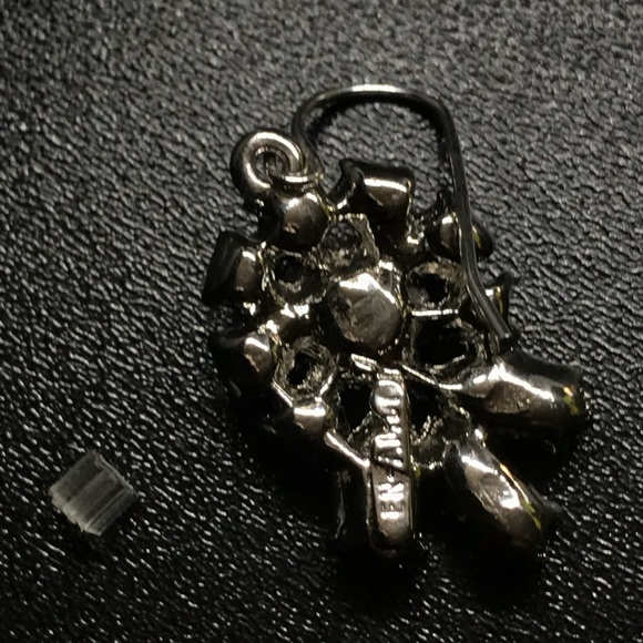 Ben-Amun Crystal Cluster Earrings - Picture 4 of 6